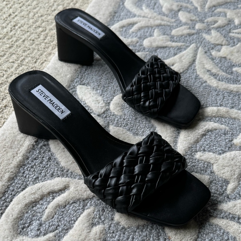 Steve Madden black sandals